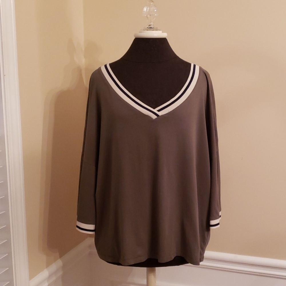 Others Follow Size Medium Vintage style V neck top vintage green